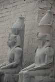 Twee beelden van Ramses II 