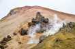 Fumarool - opening in de aardkorst nabij vulkanische activiteit, waarbij zeer hete gassen en dampen ontsnappen... check 