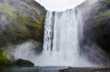 Skogafoss met natte kleding 