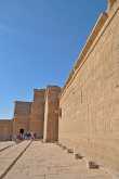 Deze tempel is steen voor steen afgebroken en weer opgebouwd op een ander eiland, in verband met de bouw van de Aswan dam. 