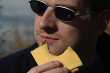 Men herkent de Nederlander aan zijn boterham met kaas... 