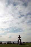 Inukshuk (of inuksuk) op English Bay Beach, Vancouver, met daarachter... de grote, stille of pacific oceaan!  